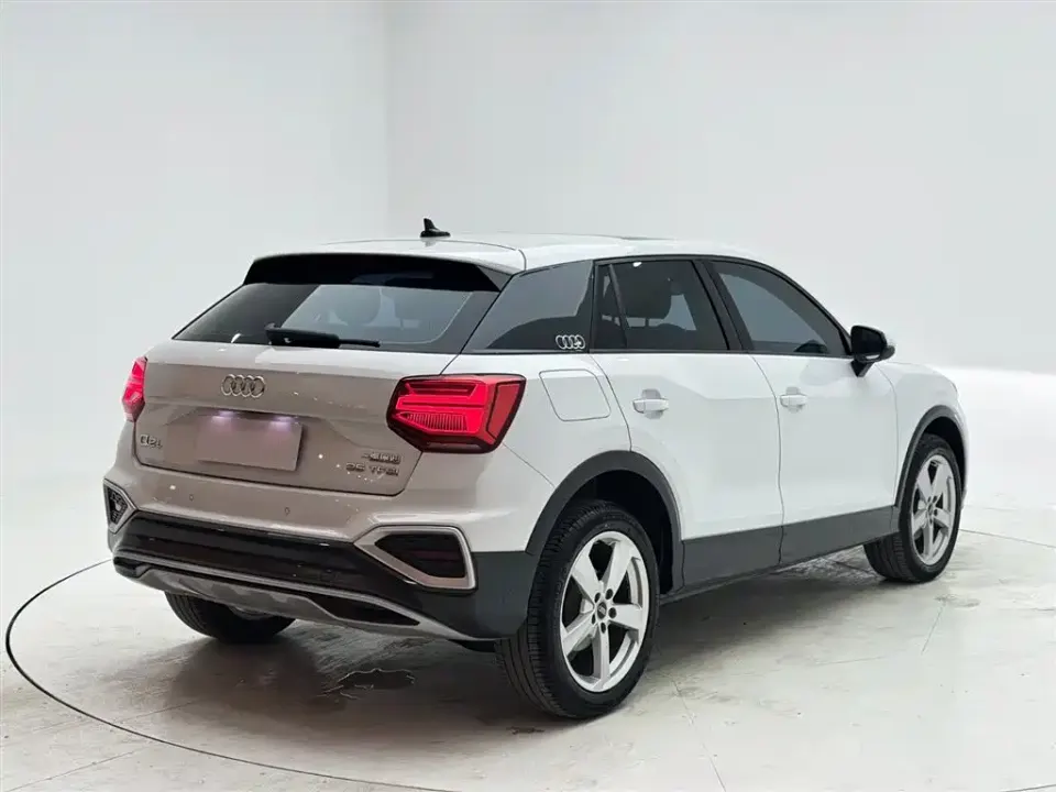 Audi Q2L