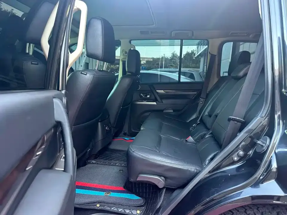 Mitsubishi Pajero (Import)