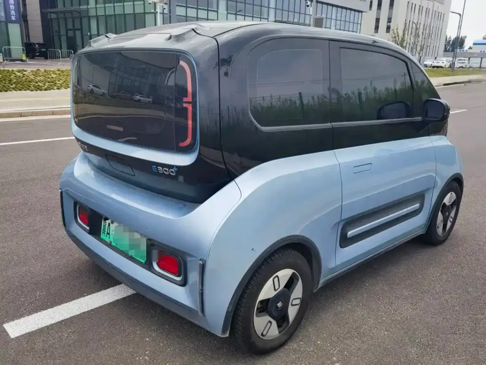 Baojun E300
