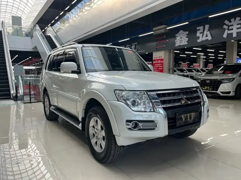 Mitsubishi Pajero (Import)