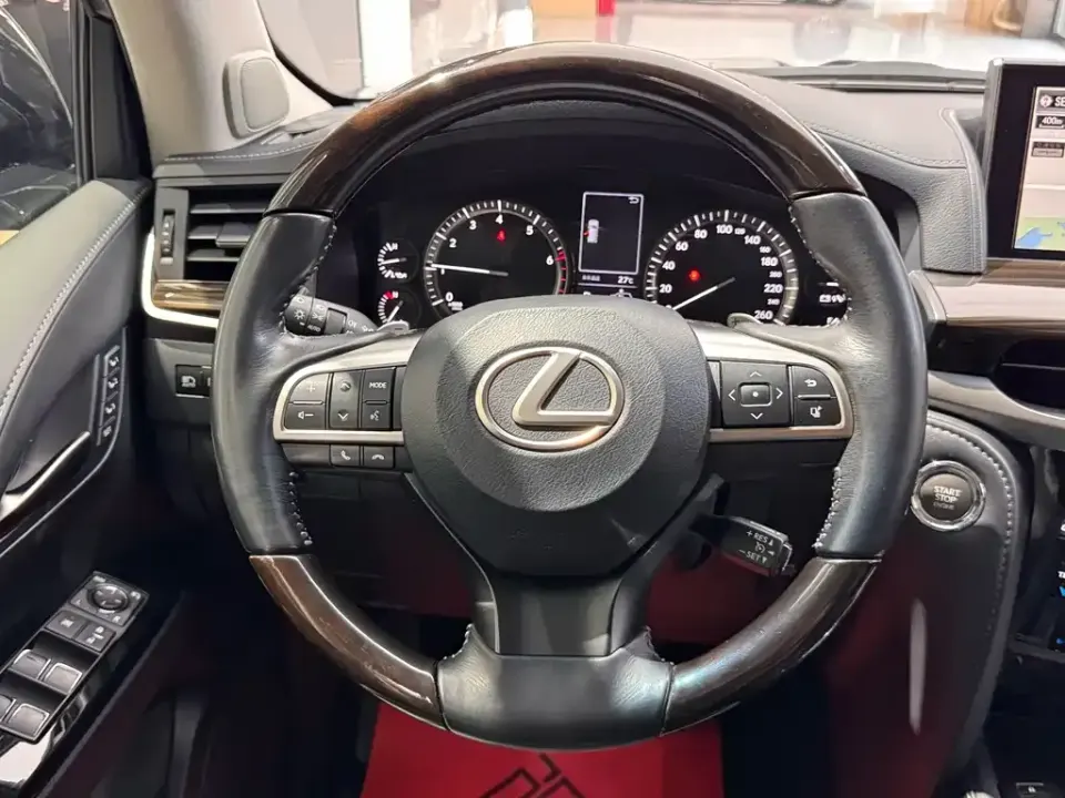 Lexus LX
