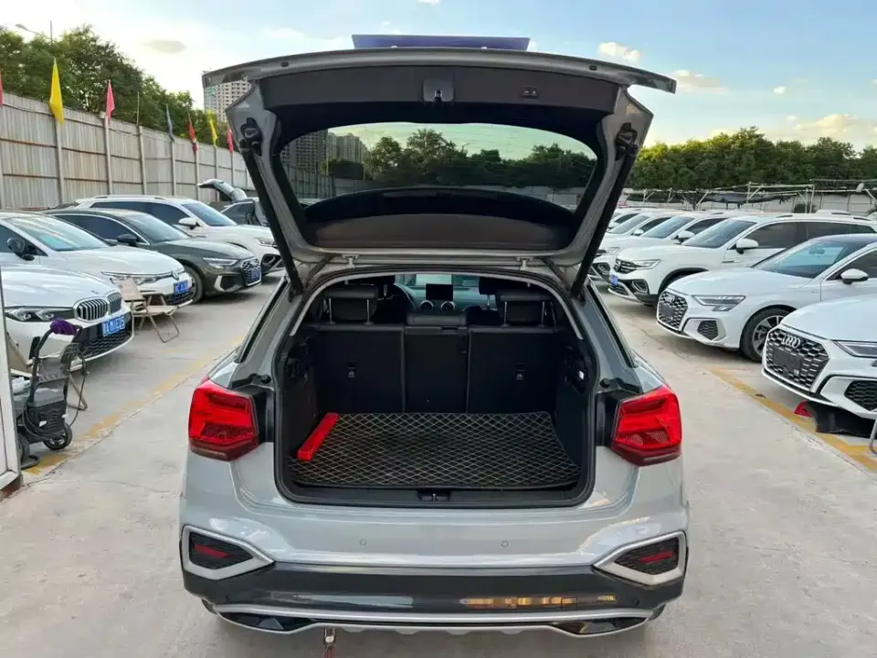 Audi Q2L