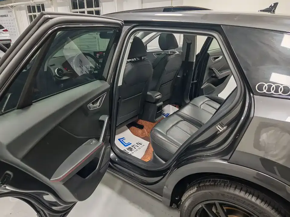 Audi Q2L