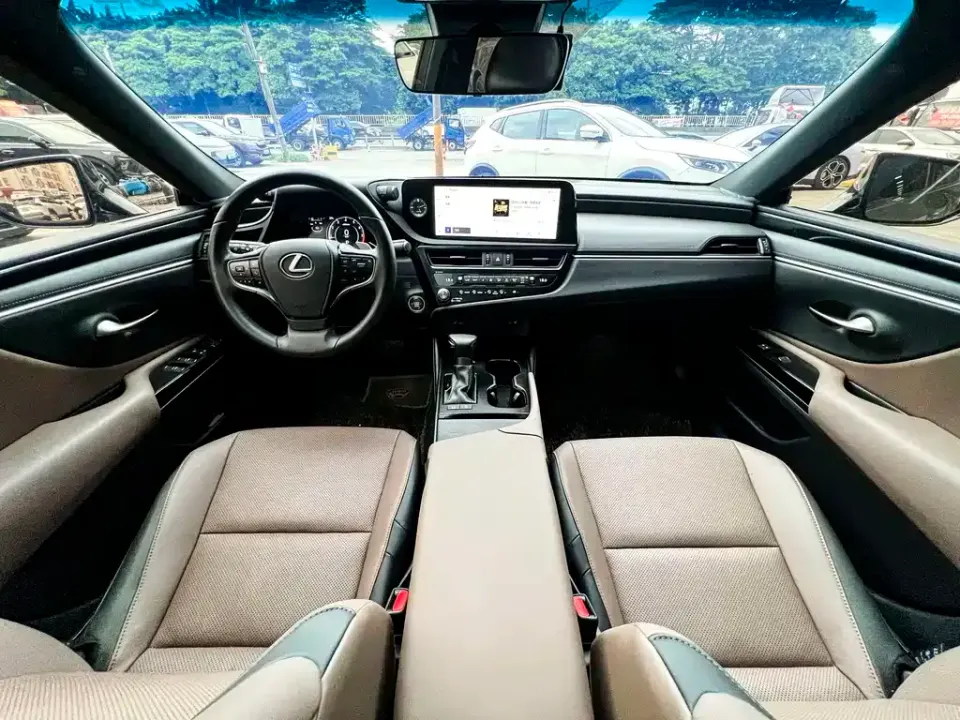 Lexus ES