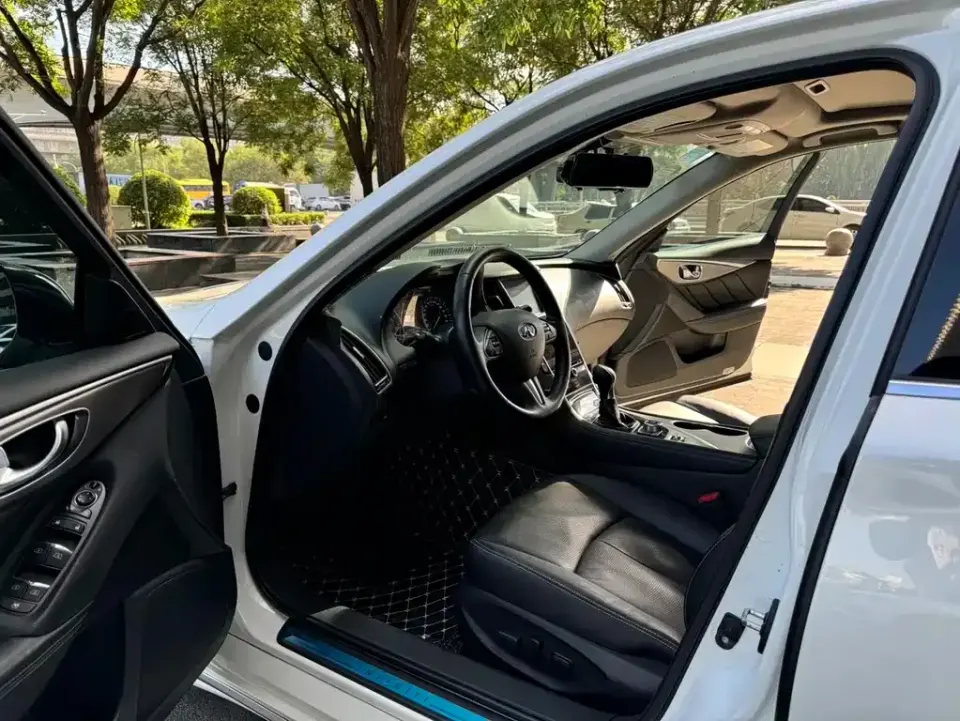 Infiniti Q50L