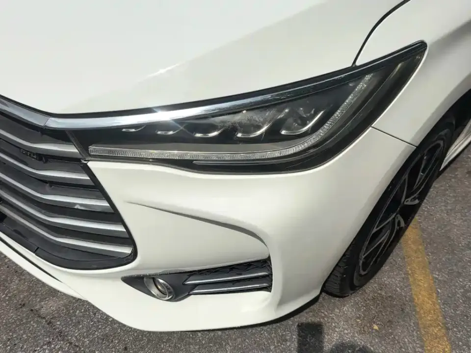 BYD MAX