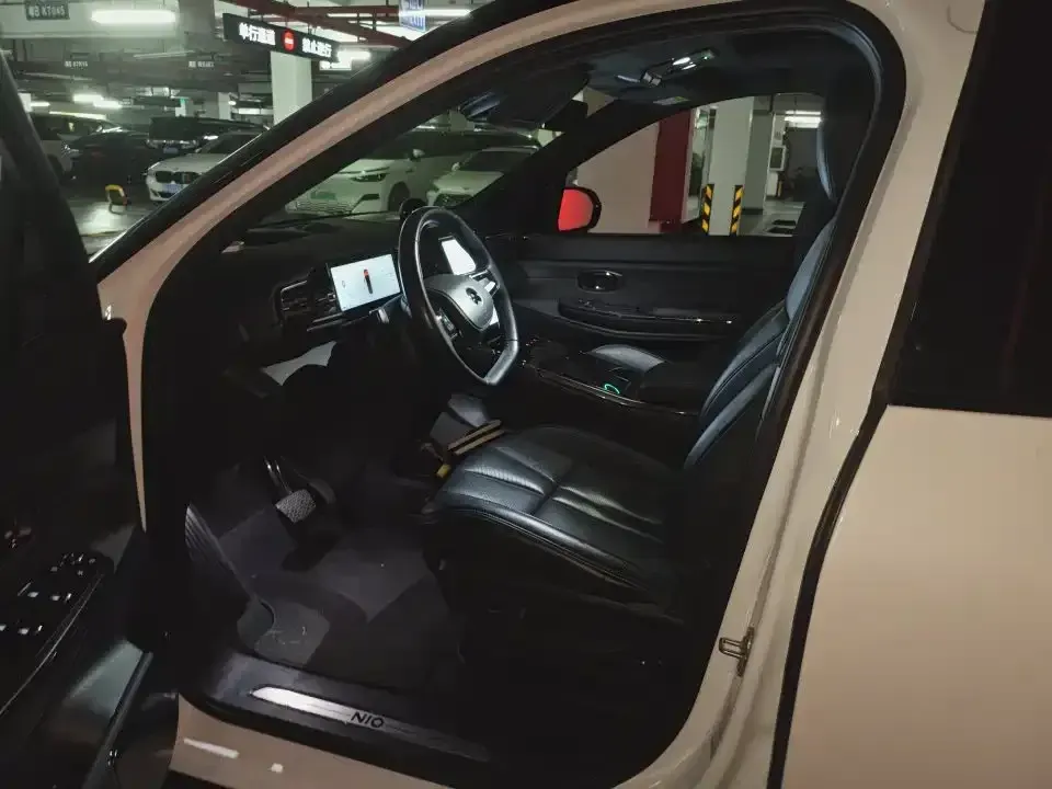 Nio ES8