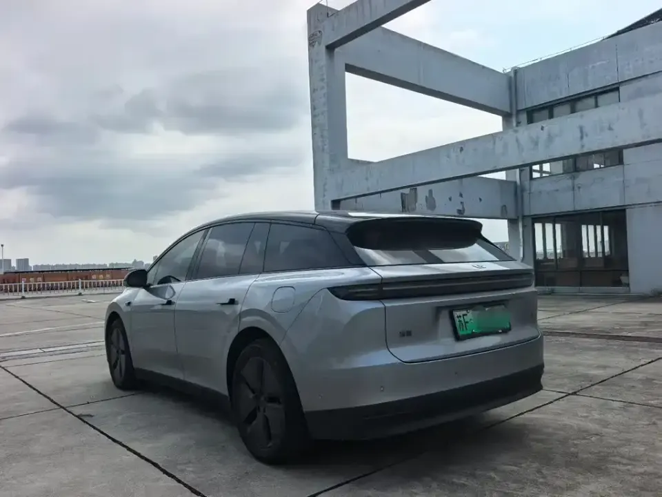 Li Li i6