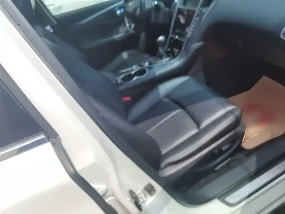 Infiniti Q50L