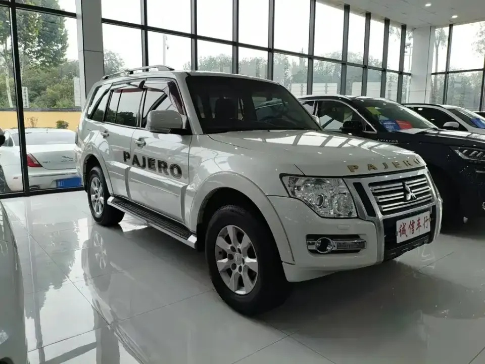 Mitsubishi Pajero (Import)