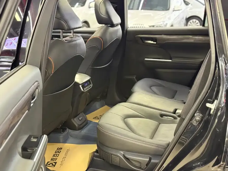 Toyota Crown Kluger