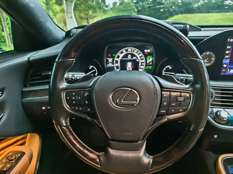 Lexus LS