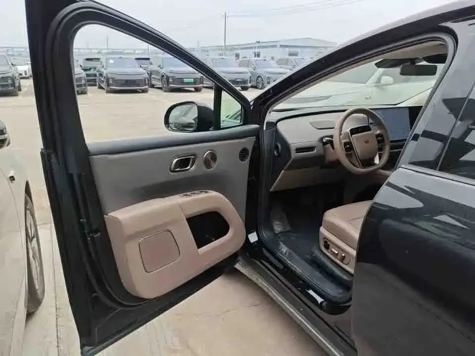 Li Li i8