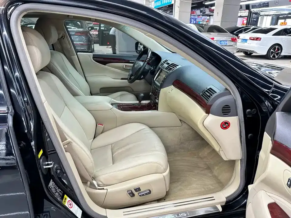 Lexus LS