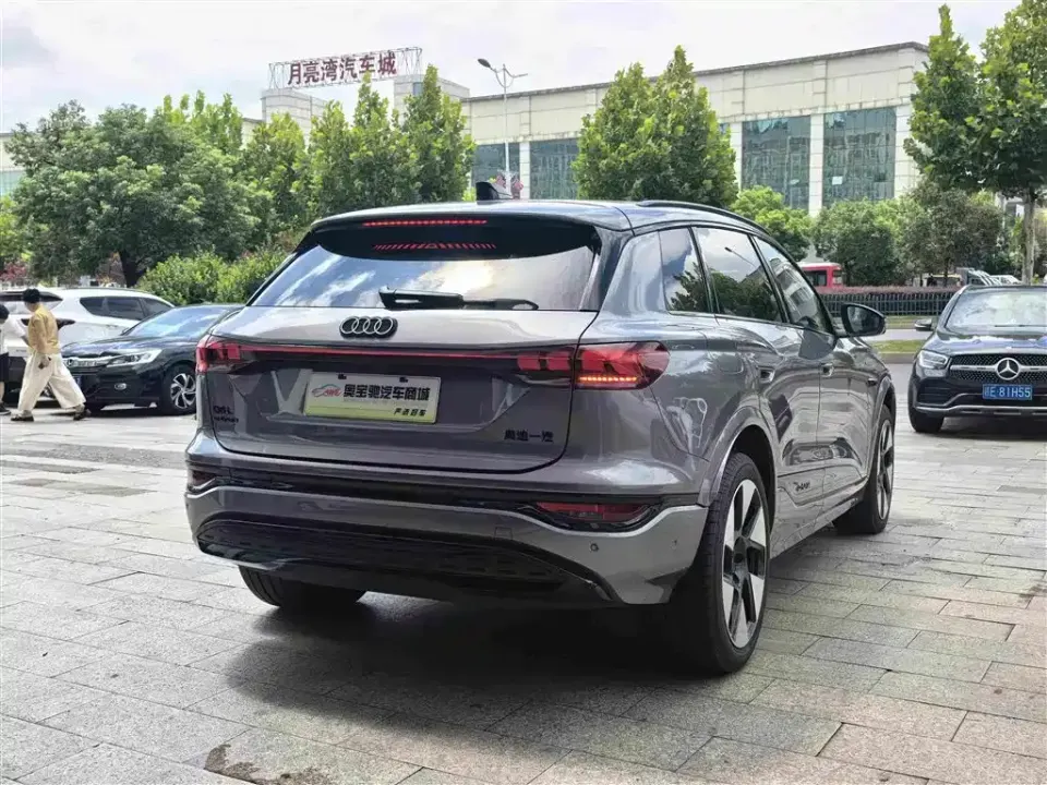 Audi Q6L e-tron