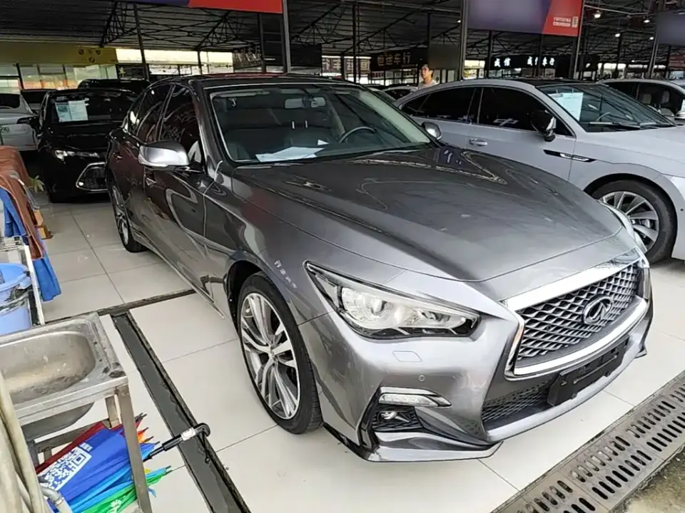 Infiniti Q50L