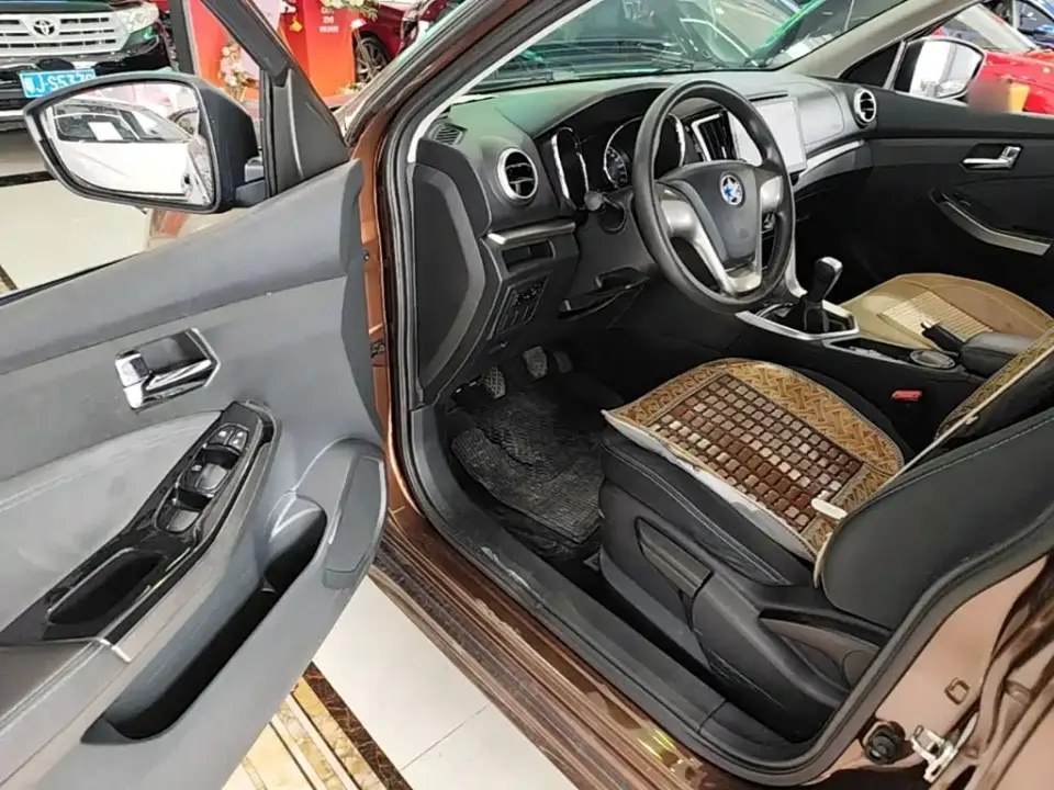 Venucia T70