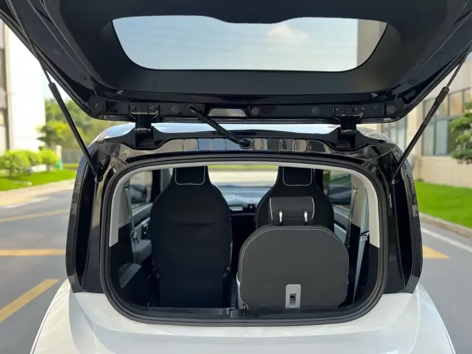 Baojun E300