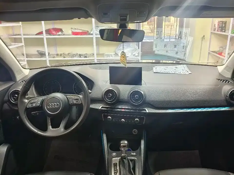 Audi Q2L