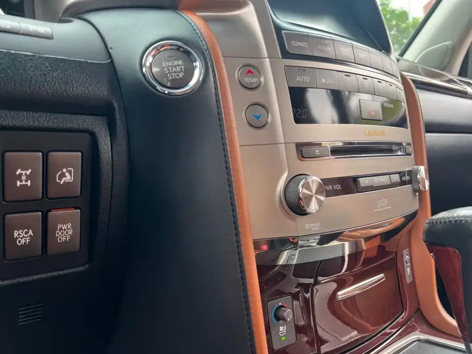 Lexus LX