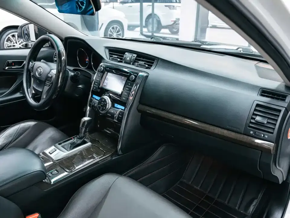 Toyota Reiz