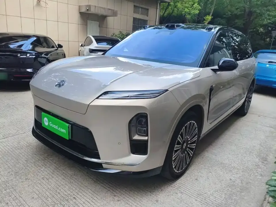Nio ES8
