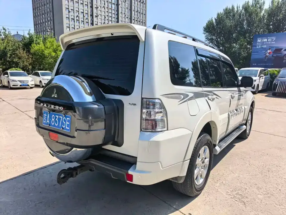 Mitsubishi Pajero (Import)