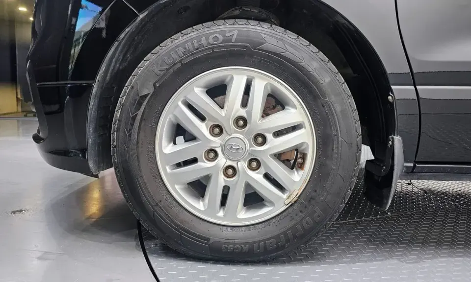 Hyundai Starex