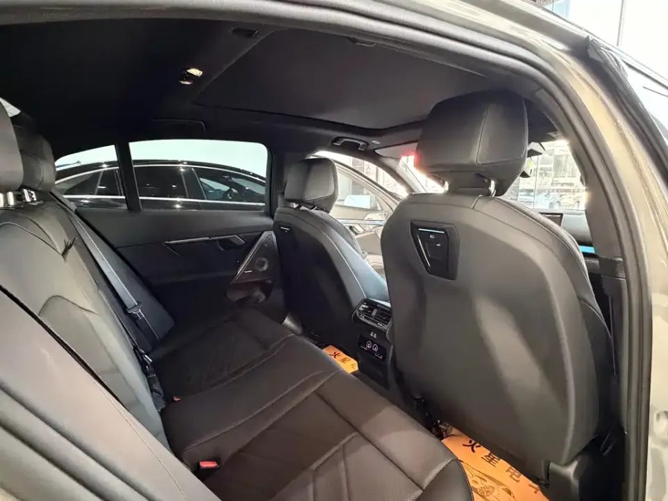 BMW i5 M60