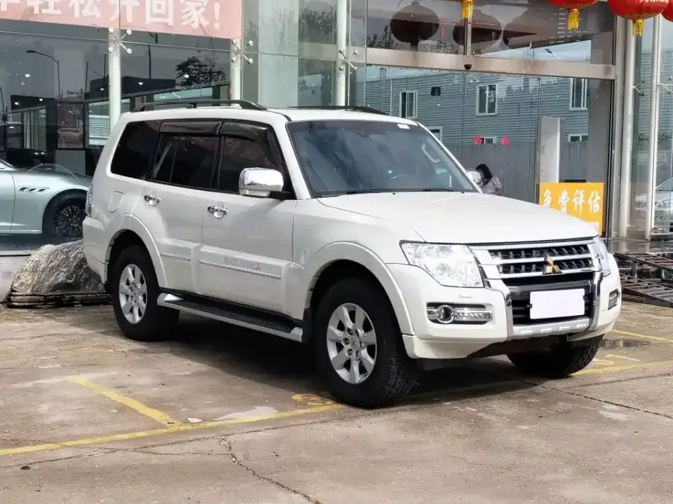 Mitsubishi Pajero (Import)