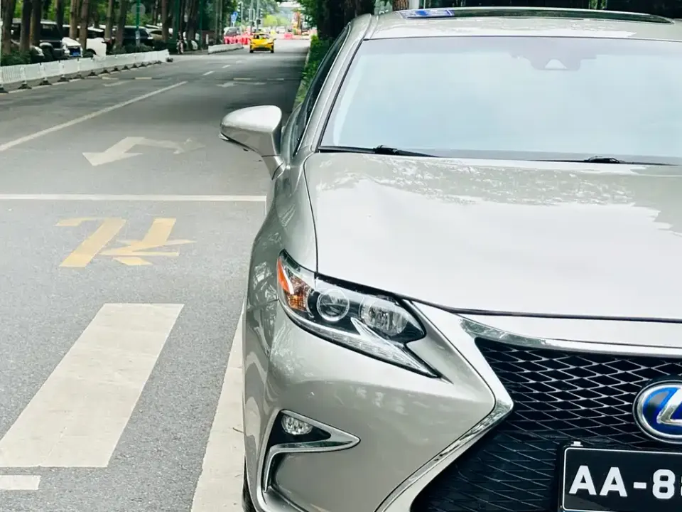 Lexus ES