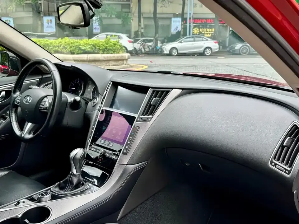 Infiniti Q50L