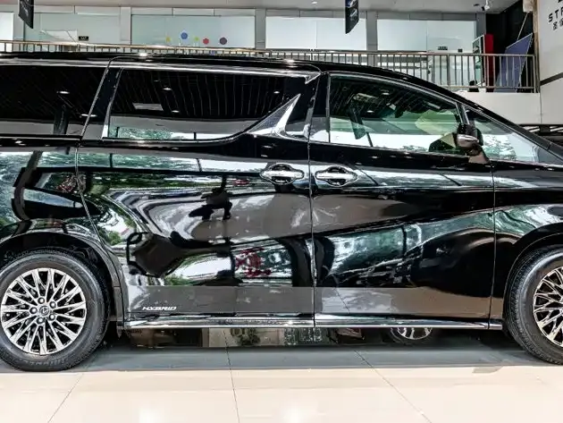 Lexus LM