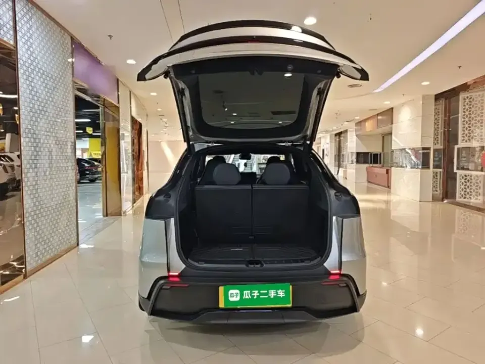 Tesla Model Y L