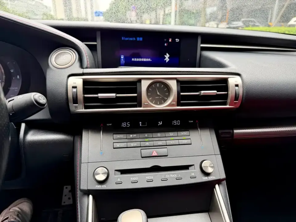 Lexus IS