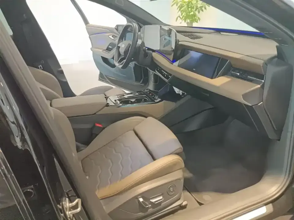 Audi A6L e-tron