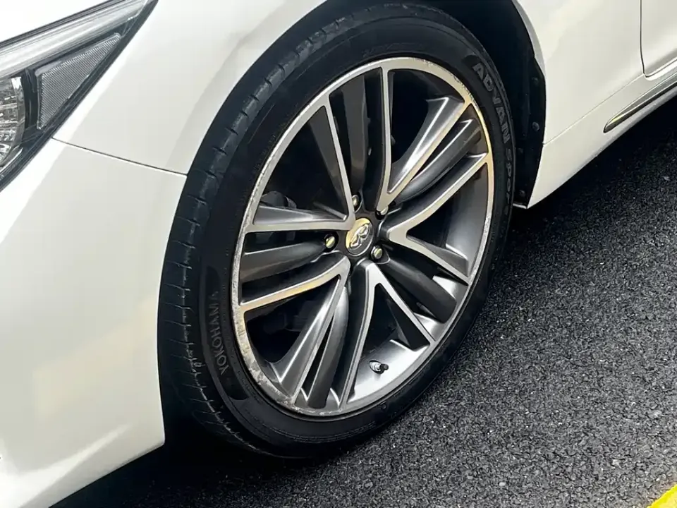 Infiniti Q50L