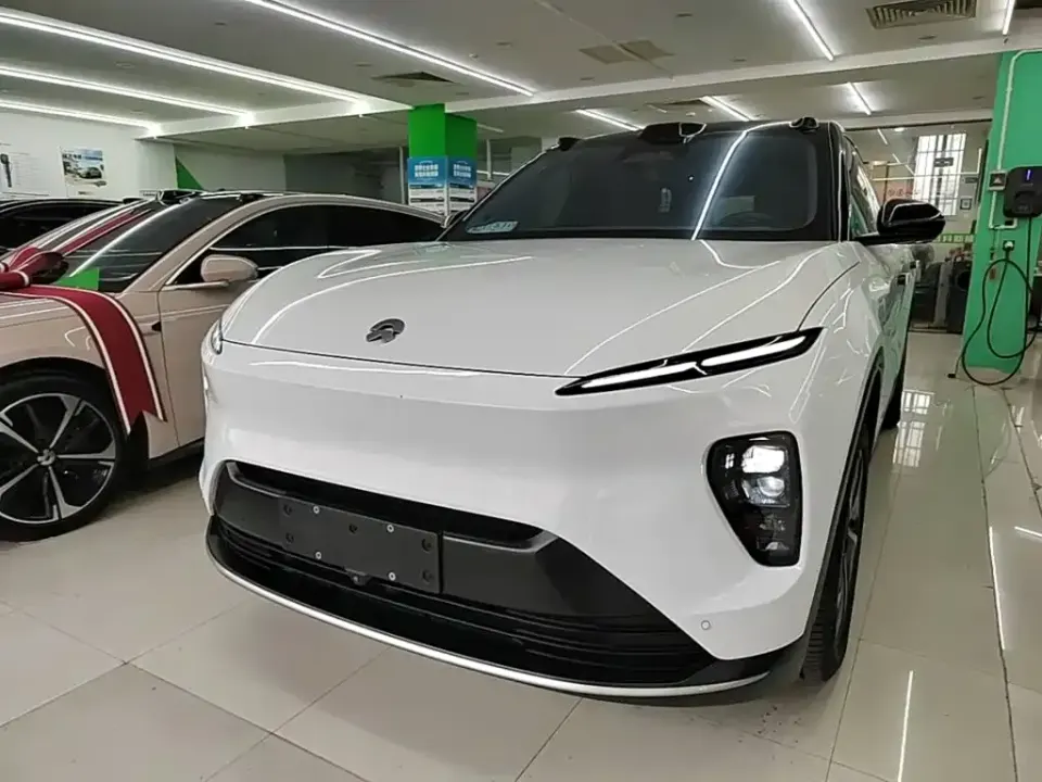 Nio ES8