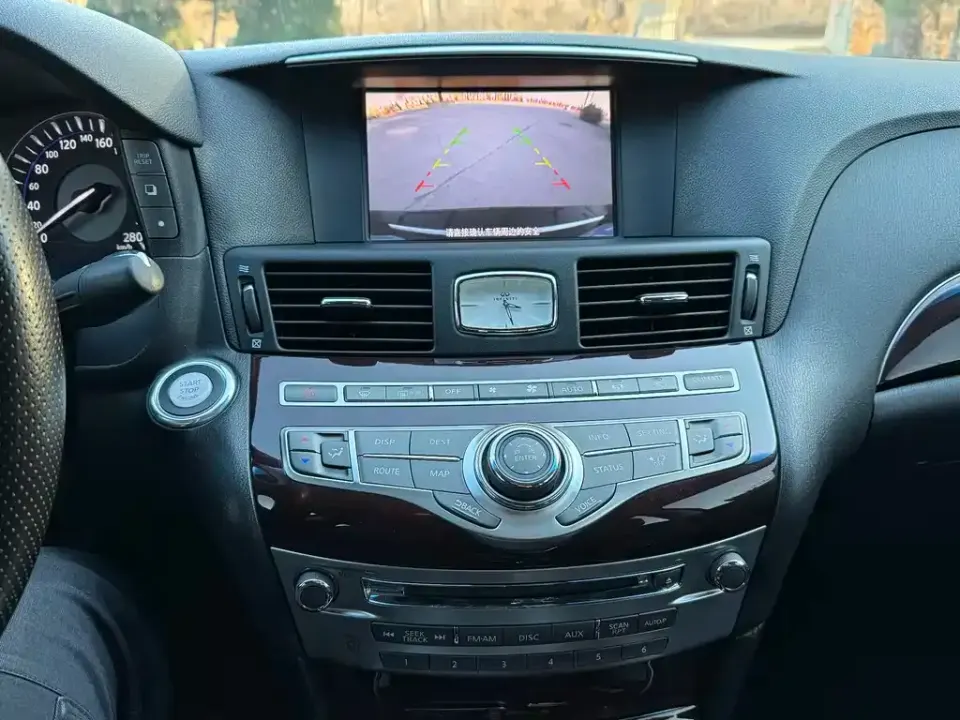 Infiniti M