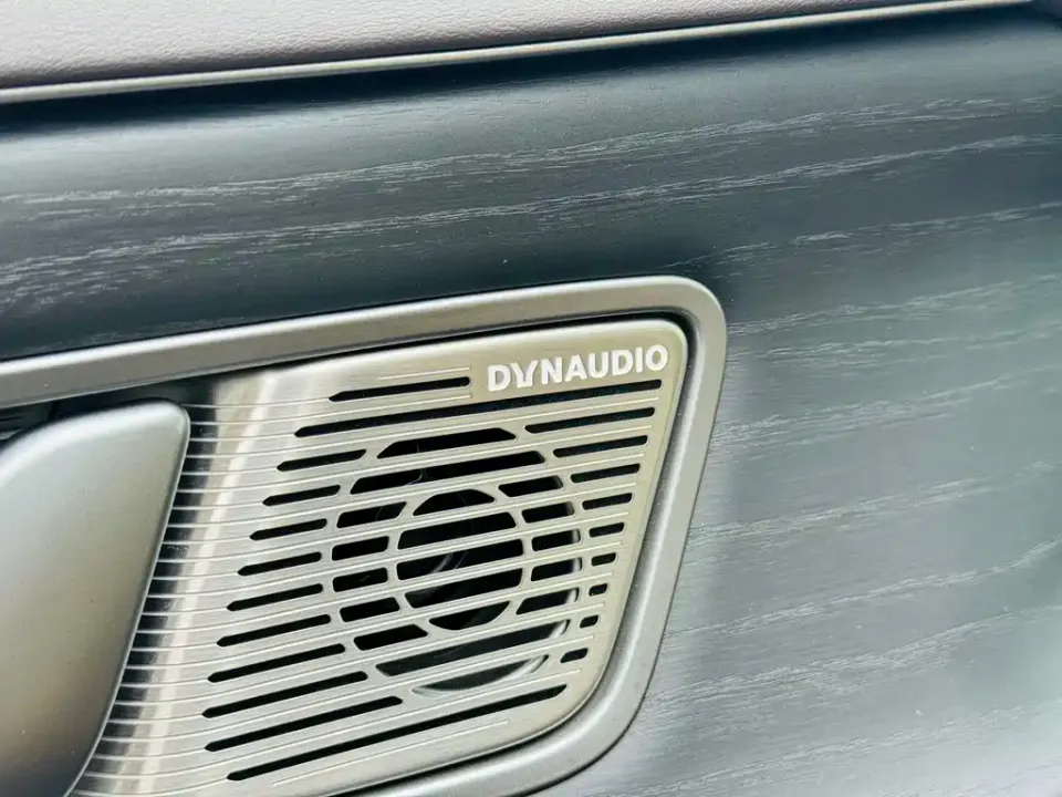 Denza Denza D9