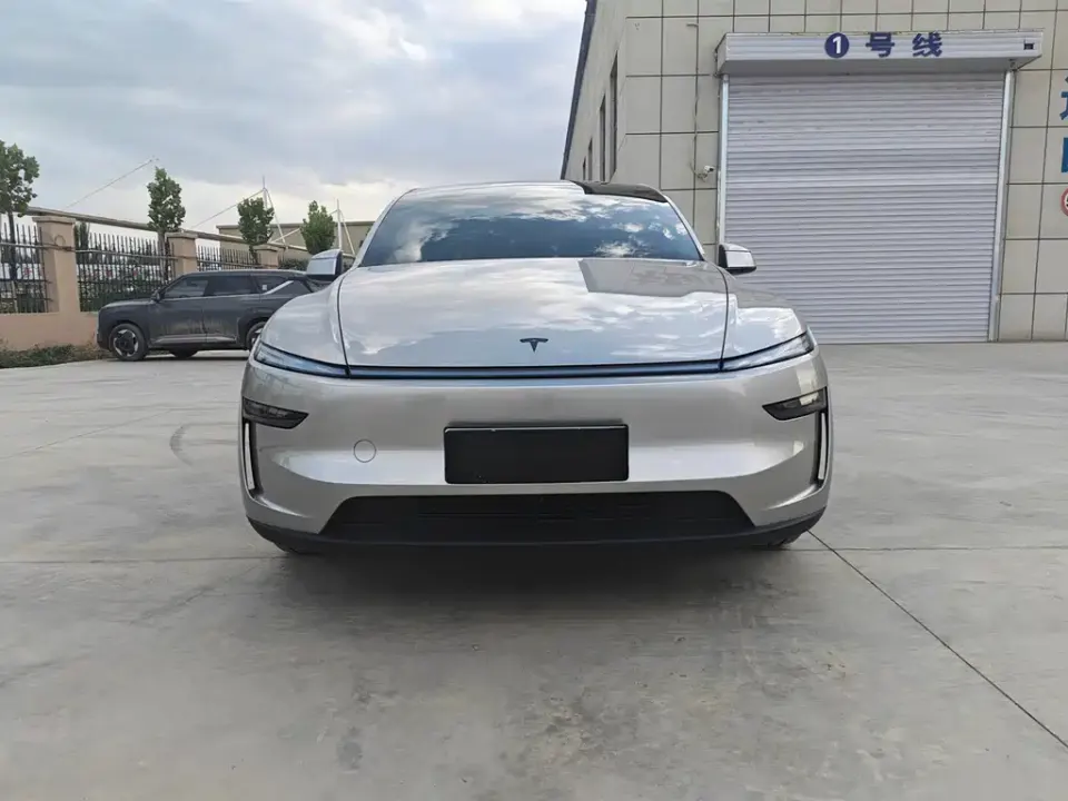 Tesla Model Y L