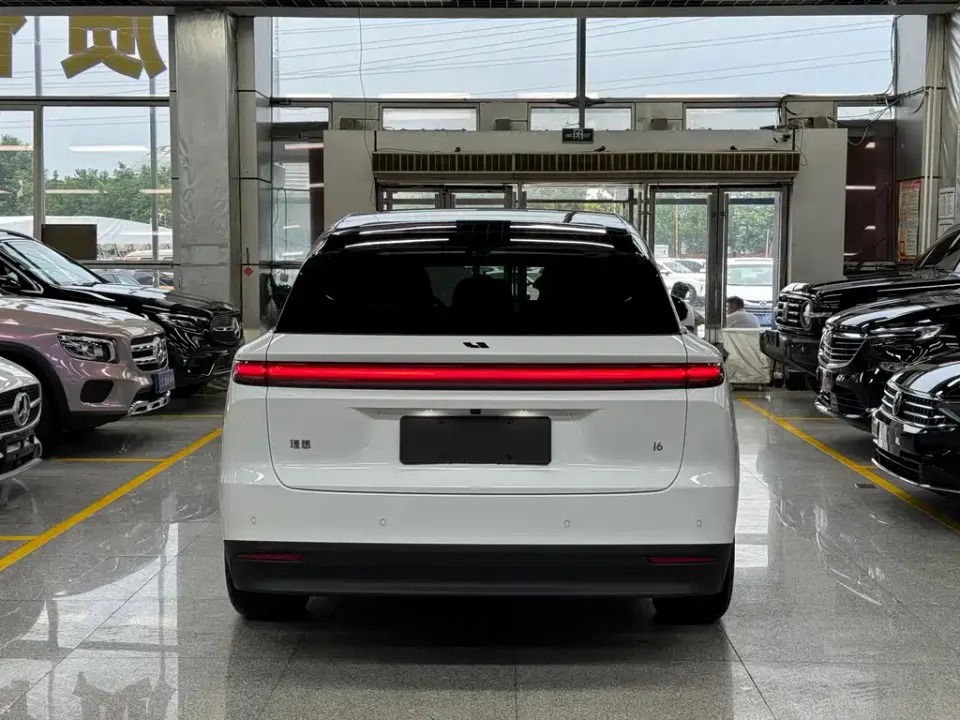 Li Li i6