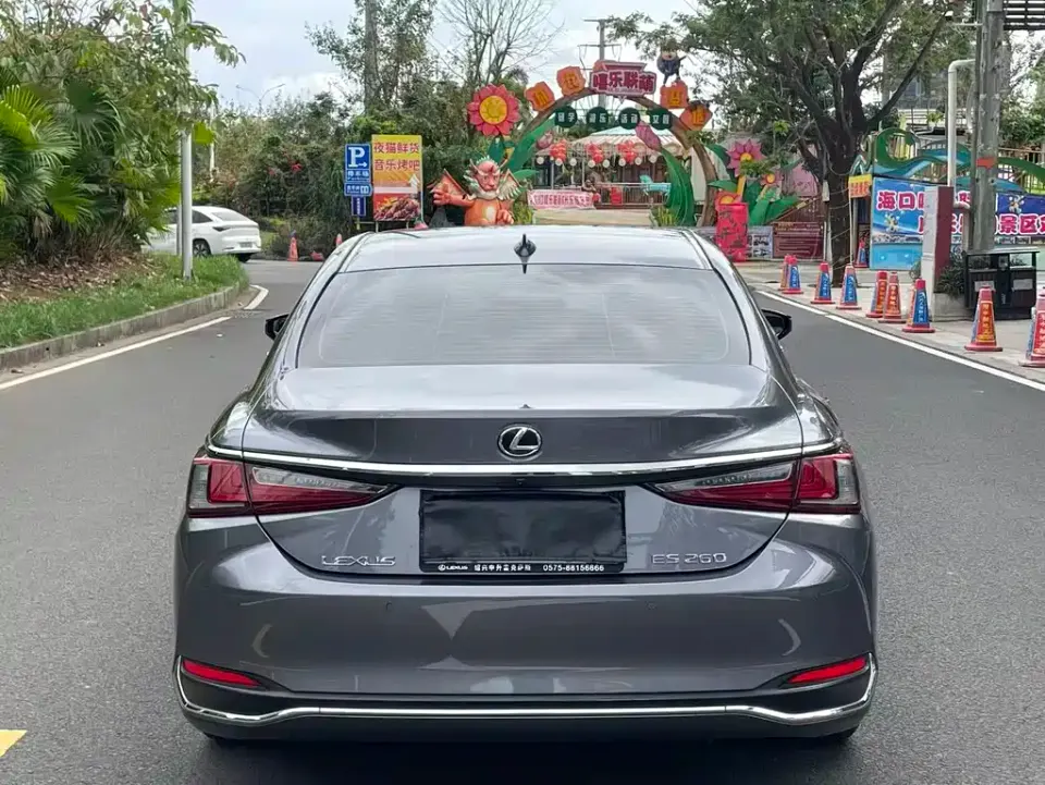 Lexus ES