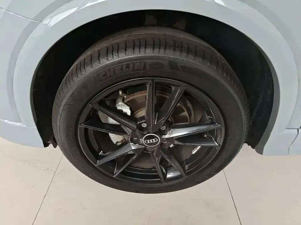 Audi Q2L