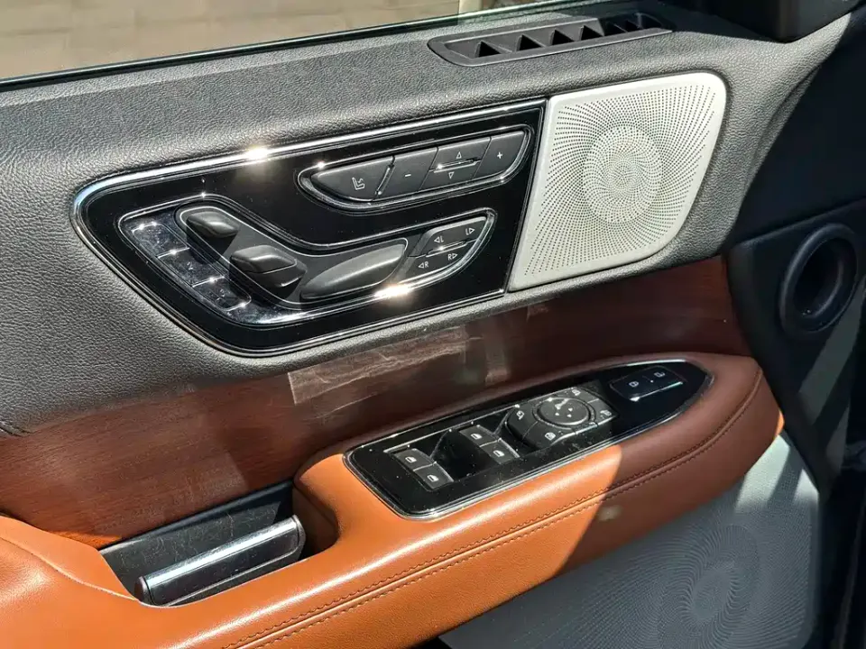 Lincoln Navigator