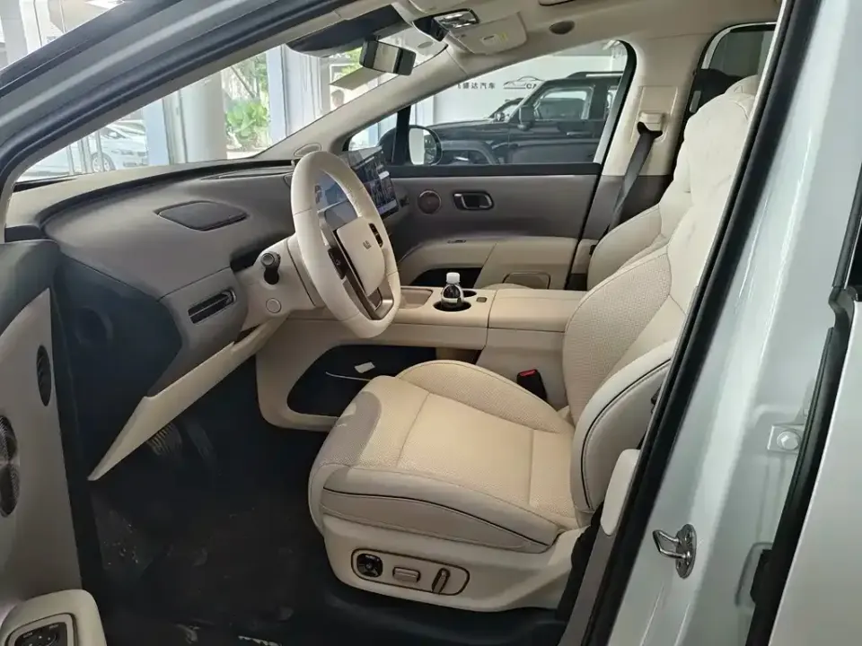 Li Li i8