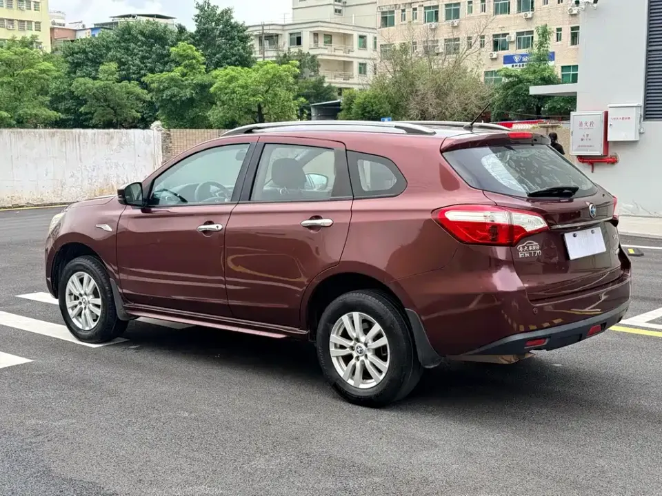 Venucia T70