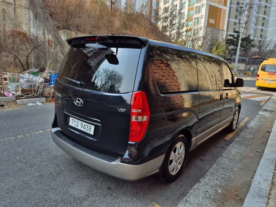 Hyundai Starex