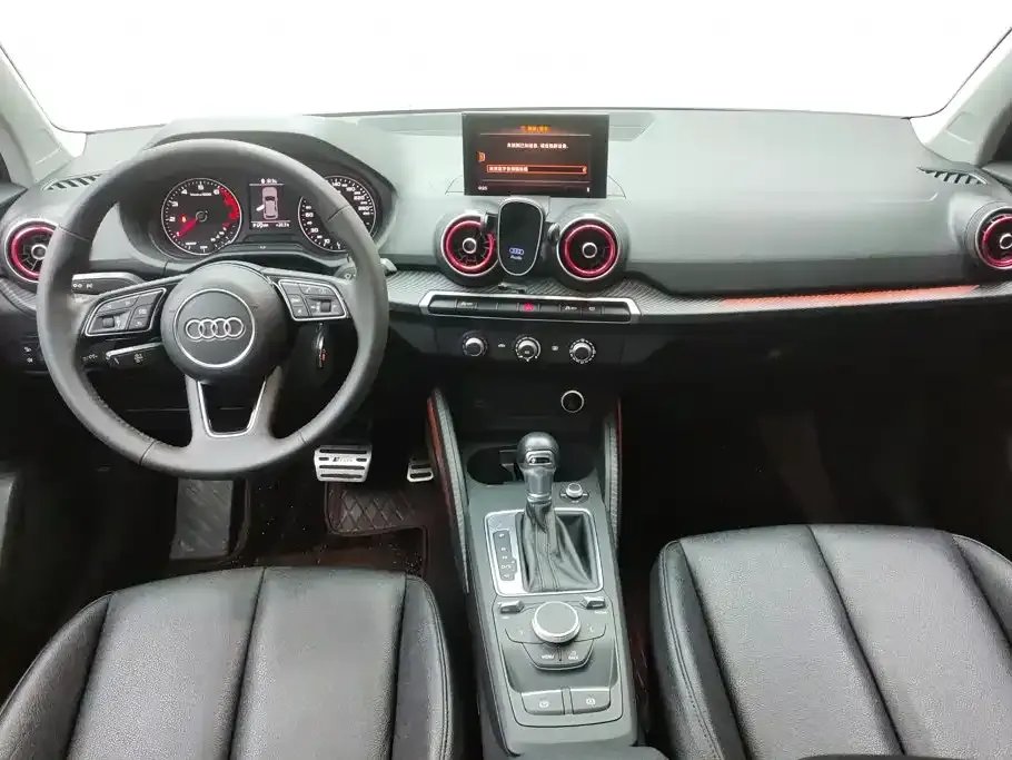 Audi Q2L