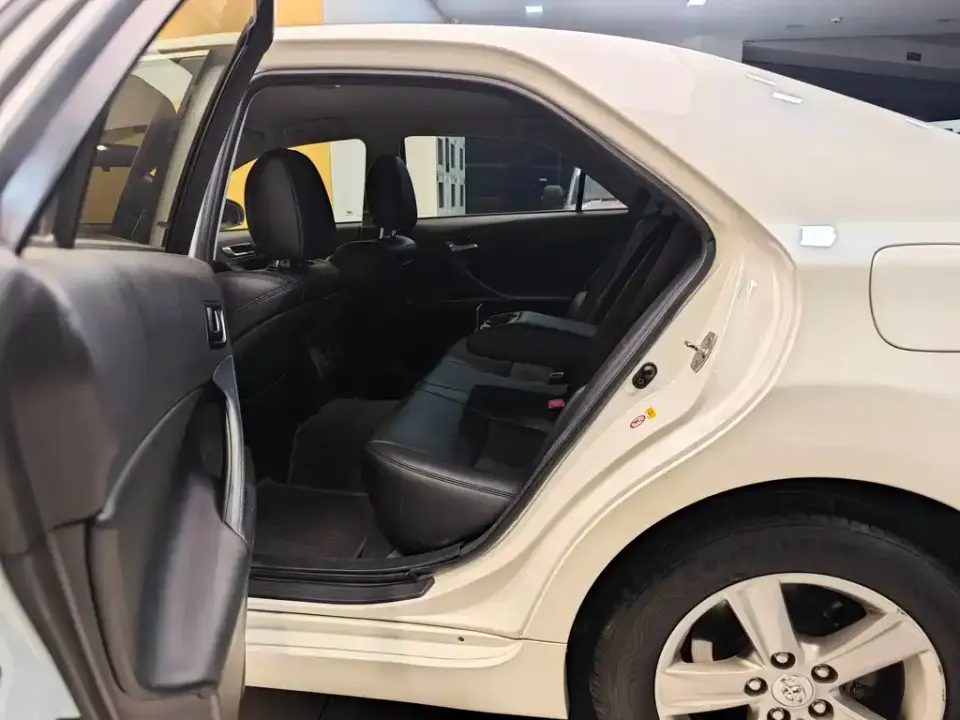 Toyota Reiz